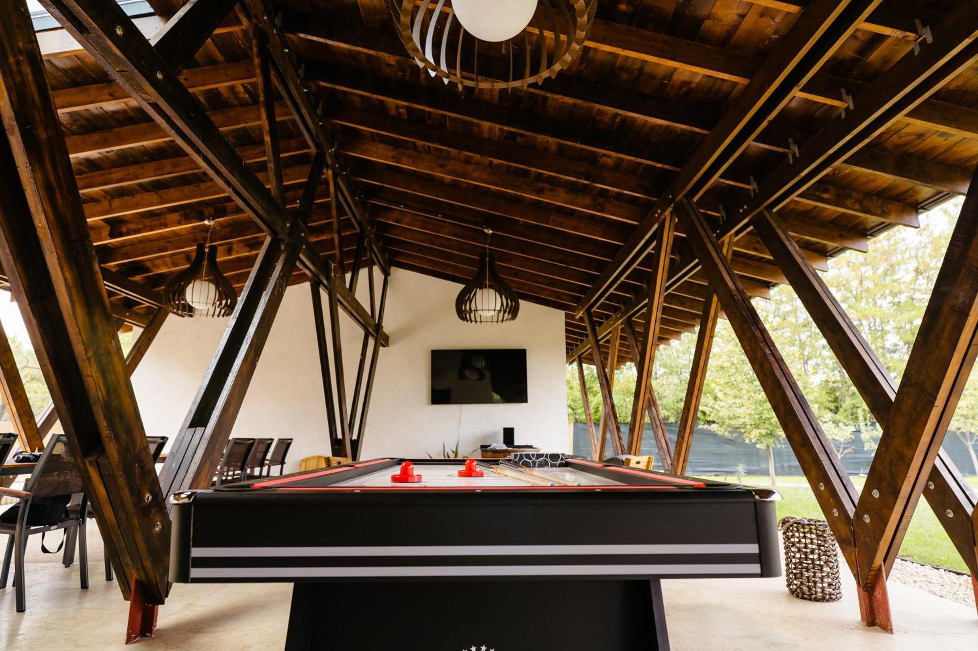 The Tribe Alpaca Retreat Hotel Branesti Ngoại thất bức ảnh