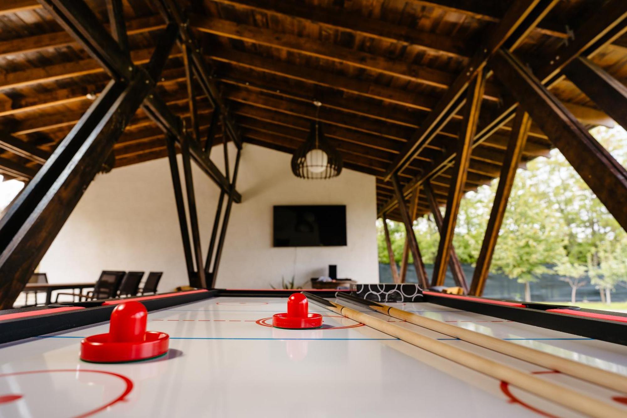 The Tribe Alpaca Retreat Hotel Branesti Ngoại thất bức ảnh