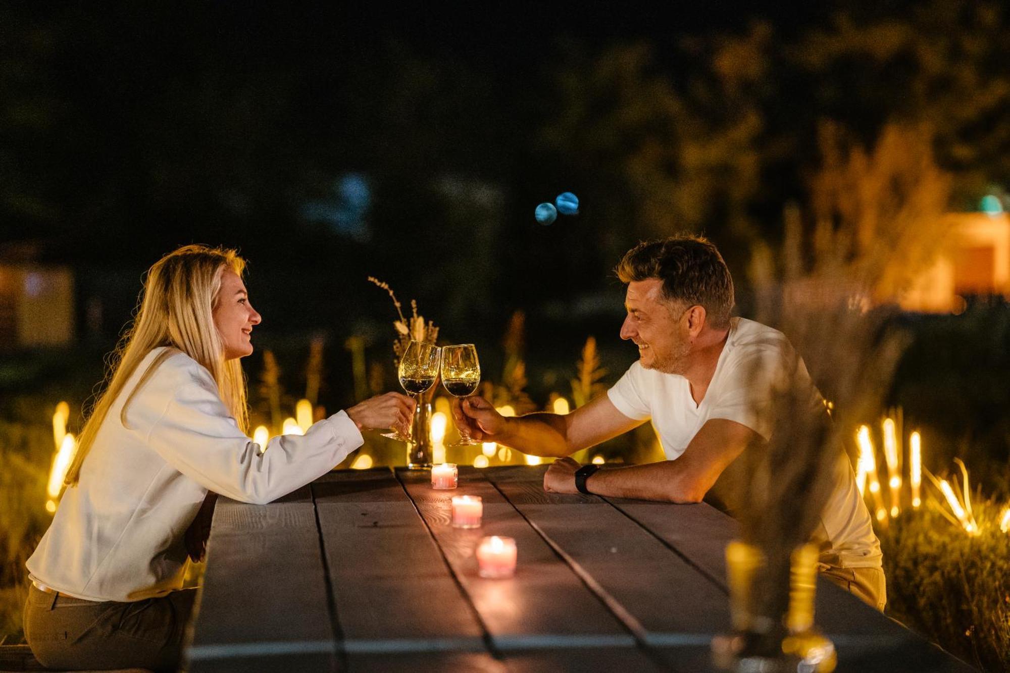 The Tribe Alpaca Retreat Hotel Branesti Ngoại thất bức ảnh