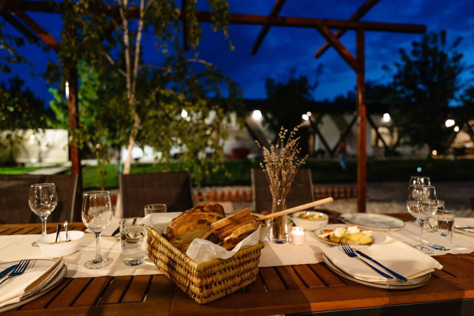 The Tribe Alpaca Retreat Hotel Branesti Ngoại thất bức ảnh